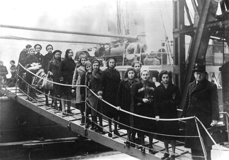 1939: A group of young Jewish refugees arrive in London, brought to England through the work of the Kindertransport.